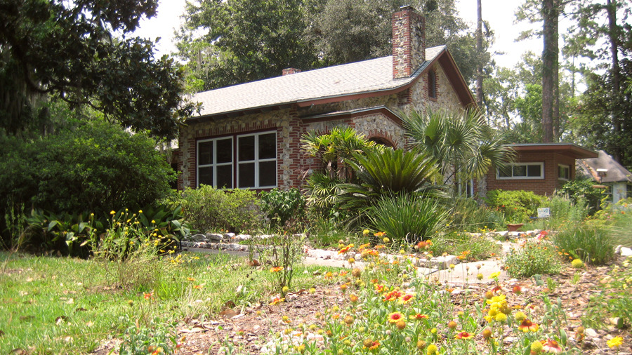 Your Yard Thumbnail with a home with a Florida Friendly Lawn.